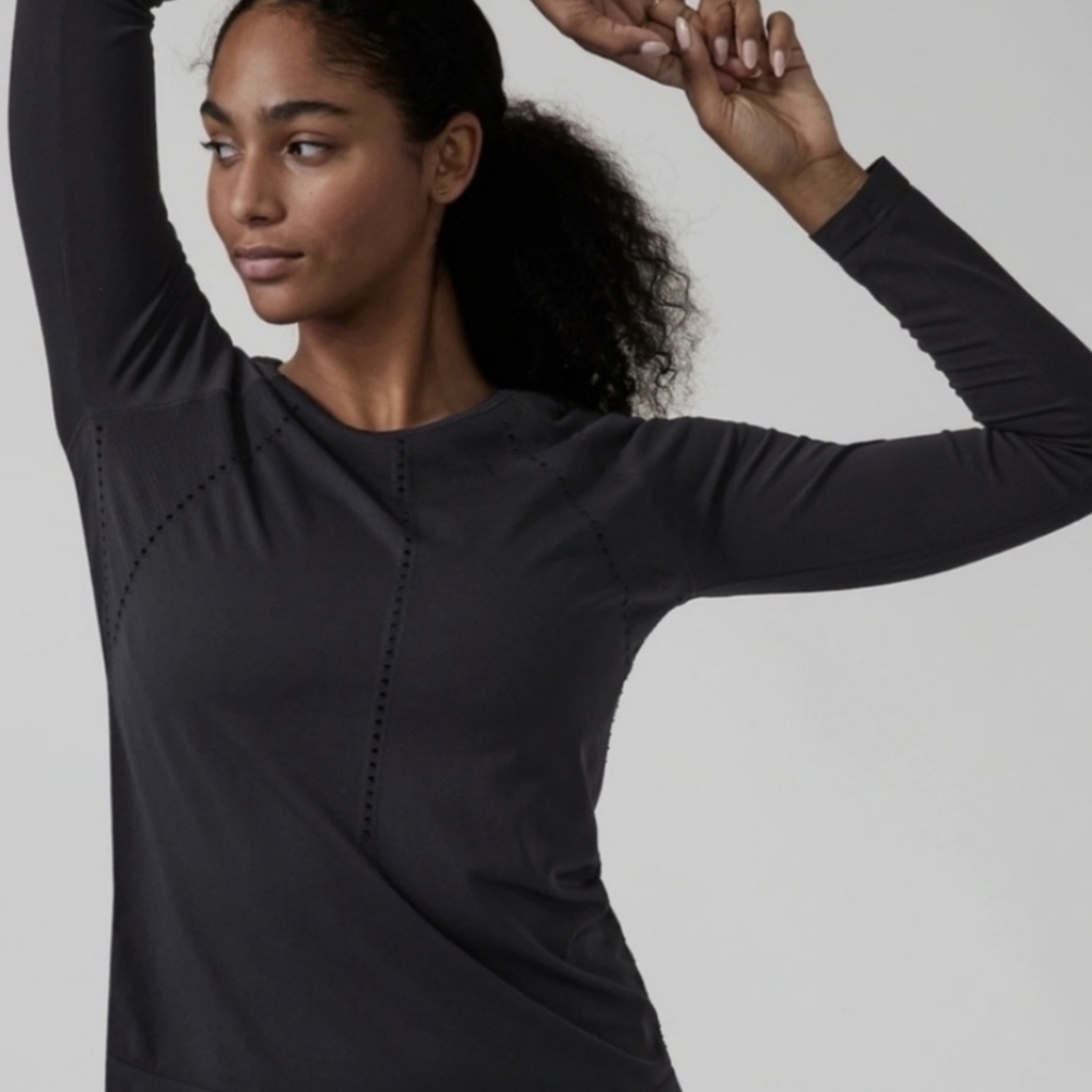 Athleta Perforated Long Sleeve Running Stretchy Athleasure Athletic tee Sz M